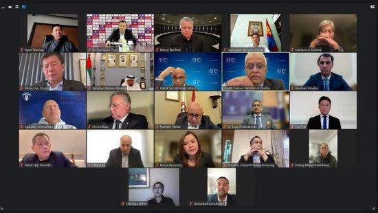 梅根·福克斯挺大肚出席活动 有孕在身依旧美艳 2013-11-26 当地时间11月25日，纽约，梅根·福克斯和丈夫布莱恩·奥斯汀一起参加“世界反家暴日”活动。