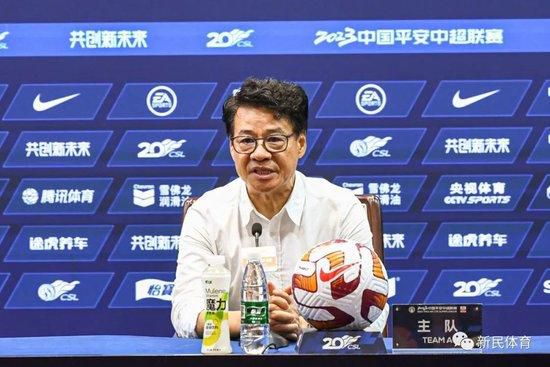 对此，张馨予在社交平台发文回应了此事，解释了自己短发的，是在原来的节目中被自己的先生剪掉一次，然后拍 快手短剧业务正在爆发 2022-12-21 [图]甘薇清爽短发写真曝光 清新唯美青春飞扬 2011-04-27 近日，当红女星甘薇为某杂志拍摄的时尚大片曝光，写真中甘薇首度以清爽短发造型示人，主题为回归那些被遗忘的青春岁月，甘薇手推脚踏车，带着自己最爱的维尼熊，以最自然放松的方式诠释飞扬的青春。