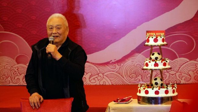 电影《战狼》全力打造了吴京饰演的战士冷锋，从小人物成长为拯救国家和民族命运的孤胆英雄的传奇故 丝路电影节开幕红毯：吴京拄拐关晓彤秒变小仙女 2017-11-28 11月28日晚，第四届丝绸之路国际电影节正式在福州开幕。