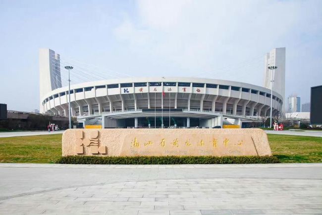 故事改编自钱德勒·贝克的同名小说，灵感源自她担任公司律师的经历 狼来了！