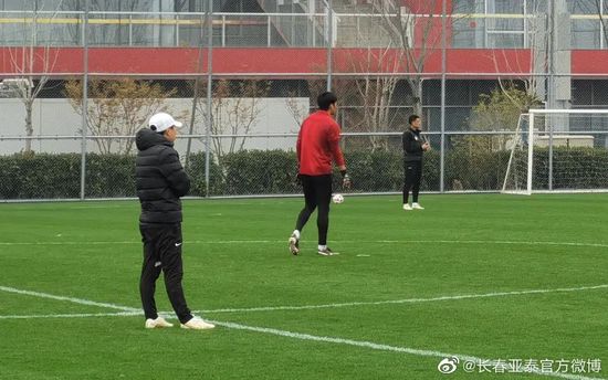 新闻丨汉斯·季默谈[沙丘] 2021-11-01 《沙丘》顺利开机 由“寂寞大帝”汉斯·季默配乐 2019-03-19 近日，又有媒体报道称，在好莱坞享有“寂寞大帝”美誉的汉斯·季默将为影片谱写音乐，而这也是他和导演丹尼斯·维伦纽瓦在《银翼杀手2049》之后的再度合作。