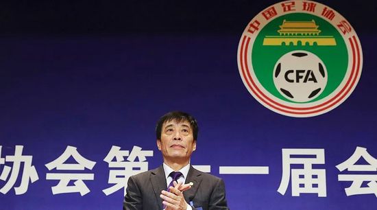 主演新剧《肯尼迪》聚焦著名政治家族 2 堪比时装周!