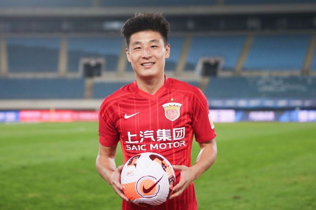 贾老板承认酒驾 被判处25-40小时社区服务 2024-09-14 当地时间9月13日，美国纽约萨格港，“贾老板”贾斯汀·汀布莱克出庭受审酒驾案件，他对“醉酒驾驶”的指控表示认罪，并被判处25-40小时社区服务。