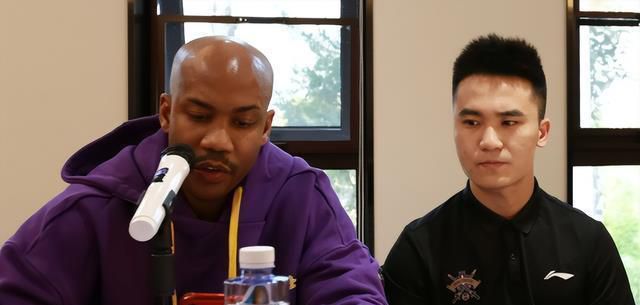 当千禧年的钟声撞响，新一代电影人接过带着体温的场记板。