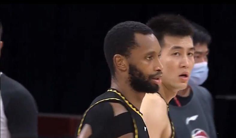 蔡少芬获年度风尚影响力女艺人 妆容精致身材诱人 2018-01-17 昨晚，蔡少芬晒美照并配文称：“今天真开心，颁给我“年度风尚影响力女艺人”奖项！