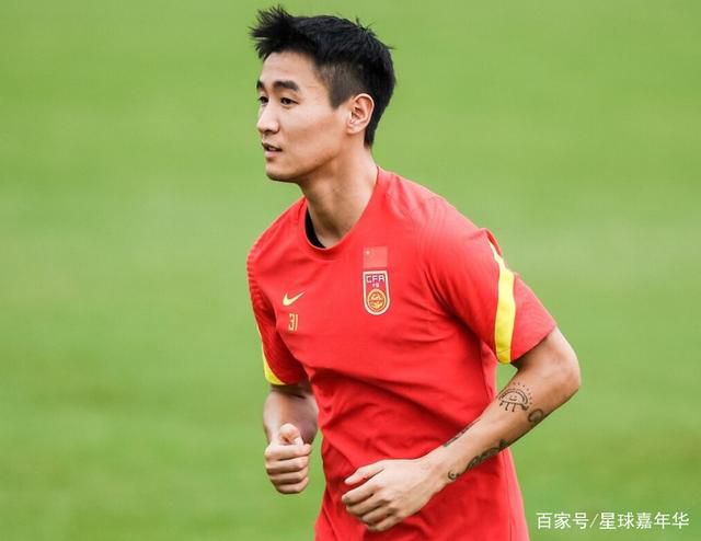 结尾超人主动赴死对抗毁灭日，呼应养父“比生命更重要之事”的教导，完成闭环。