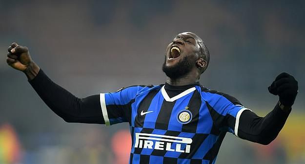 影片发布一组角色剧照，并同步曝光演员阵容，在杭州的湖光山色中，正上演这场关于“爱和美味”的温暖故事。