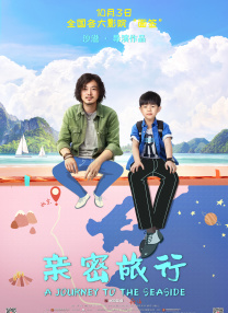 由于裙子过短，现场“水果姐”频走光露底裤，但丝毫不影响她热舞大秀翘臀。