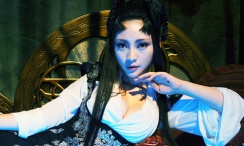 《盲·道》口碑上座逆袭 李杨向影迷写信道歉 2018-02-06 继《盲井》、《盲山》之后，柏林银熊奖导演李杨“盲三部曲”收官之作《盲·道》目前正在全国热映中。